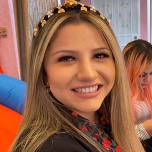 Meet your Posher, Estefania